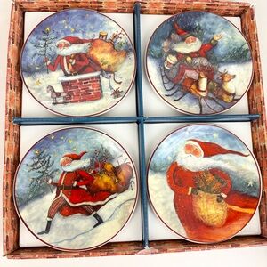 Susan Winget Enchanted Santa 4.5" Christmas Mini Plate 4 Piece Set New